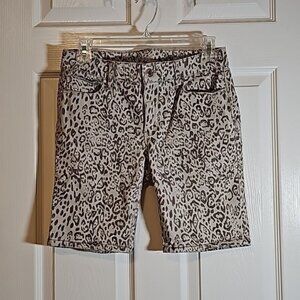 White House Black Market Leopard Print MidRise Skinny Crop Bermuda Shorts Size6